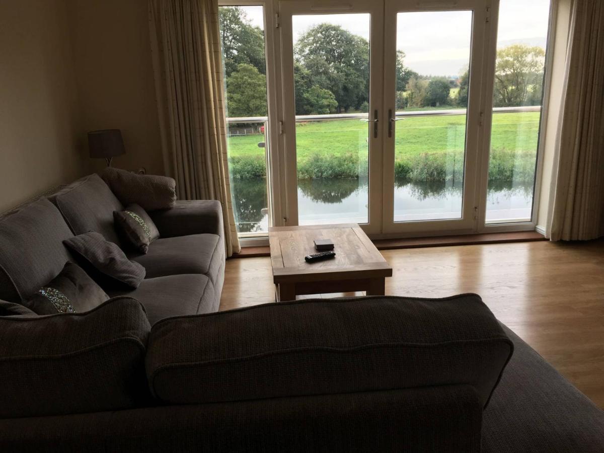 Penthouse Apartment On The River - 65 Skipper Way Saint Neots Exteriör bild