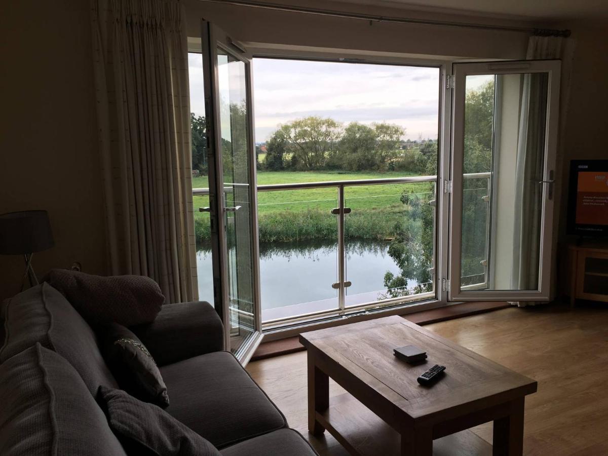 Penthouse Apartment On The River - 65 Skipper Way Saint Neots Exteriör bild