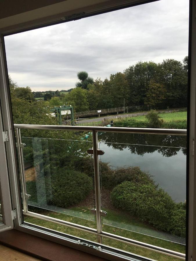 Penthouse Apartment On The River - 65 Skipper Way Saint Neots Exteriör bild