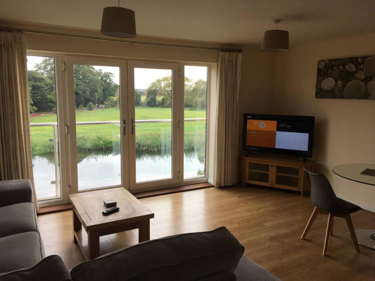 Penthouse Apartment On The River - 65 Skipper Way Saint Neots Exteriör bild